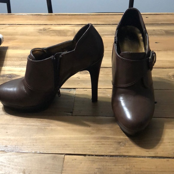 Brown booties - Picture 2 of 3